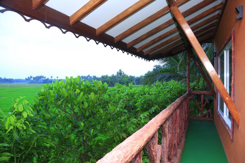 V Cabanas & Yala Safari Place Tissamaharama Esterno foto