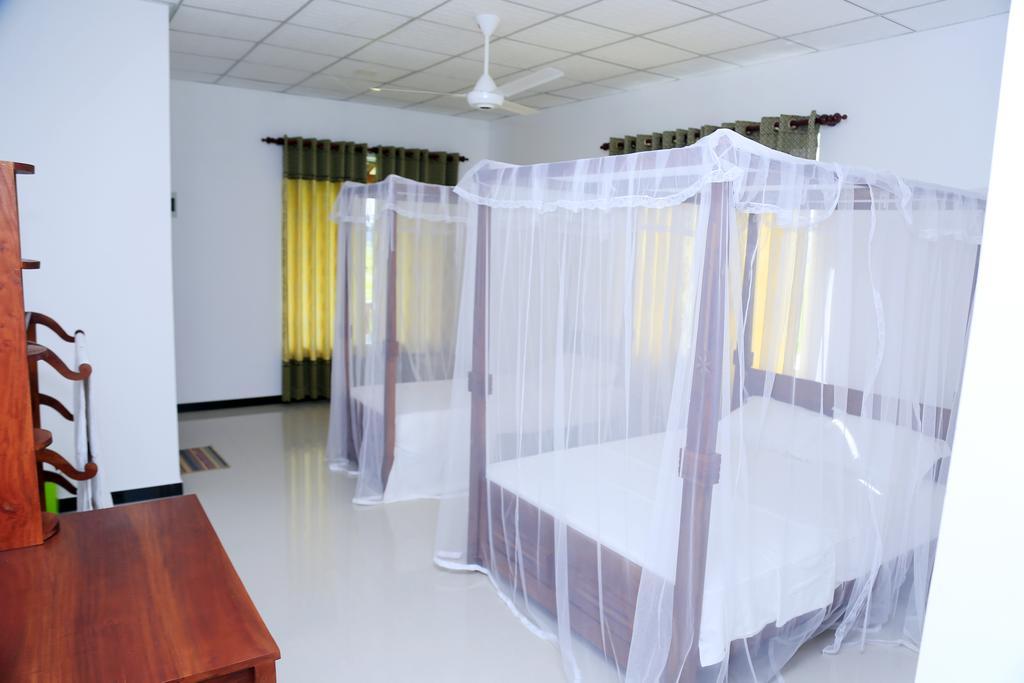 V Cabanas & Yala Safari Place Tissamaharama Esterno foto